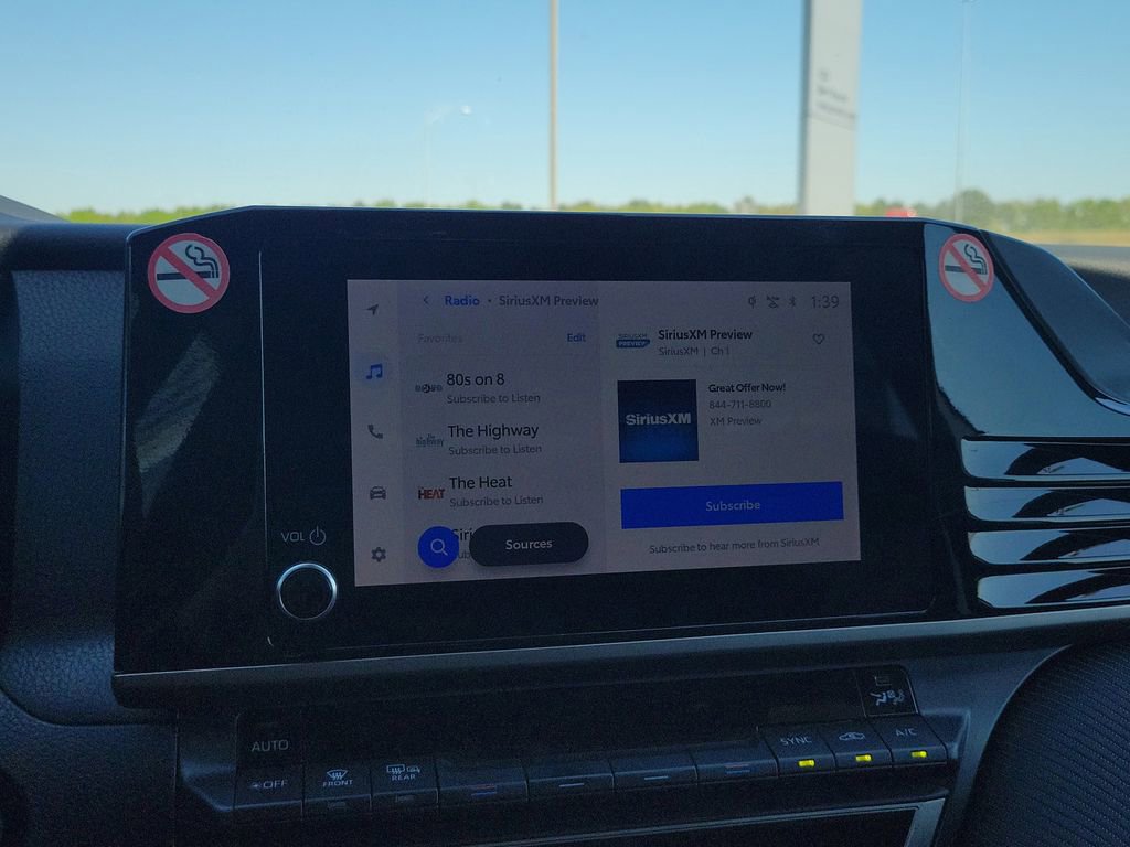 Used 2025 Toyota Camry SE image 12