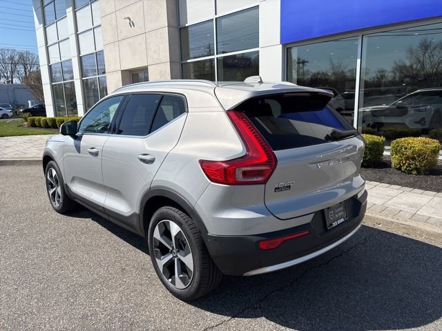 Used 2025 Volvo XC40 B5 Plus AWD/4WD image 3