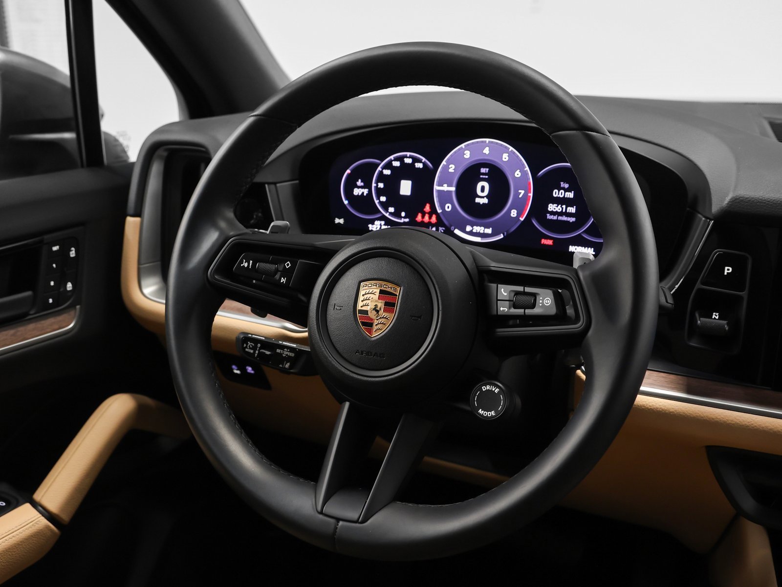 Used 2025 Porsche Cayenne image 29