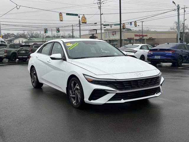 Used 2025 Hyundai Elantra Limited image 3