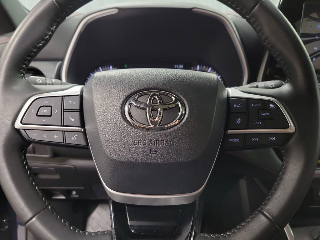 Used 2023 Toyota Highlander XSE AWD/4WD image 18
