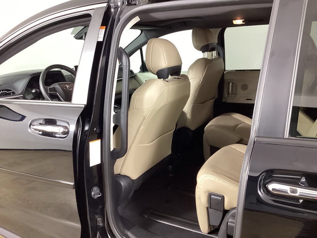 Used 2024 Toyota Sienna Limited AWD/4WD image 28