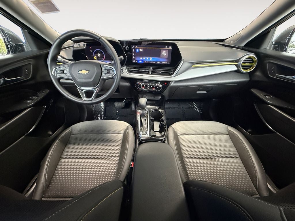 Used 2024 Chevrolet Trax LT w/ Sunroof Package FWD image 11