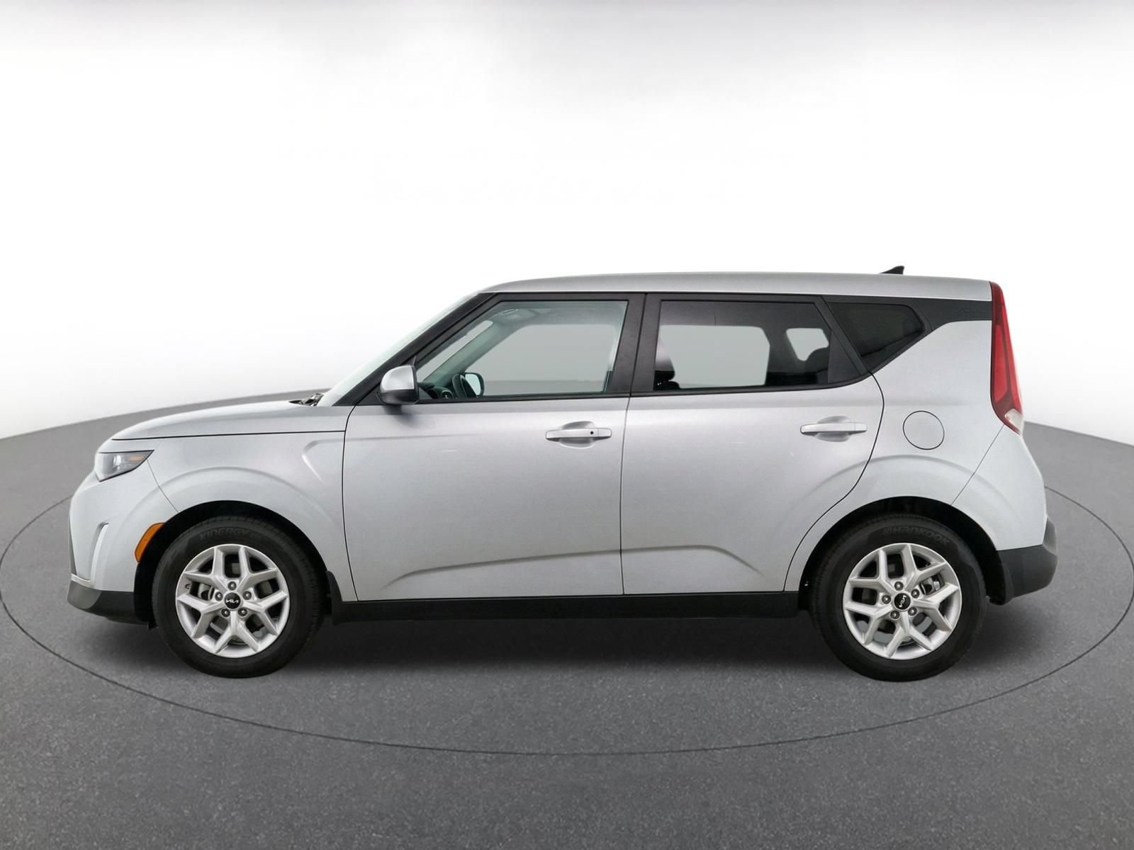 Used 2025 Kia Soul LX w/ LX Technology Package FWD image 4