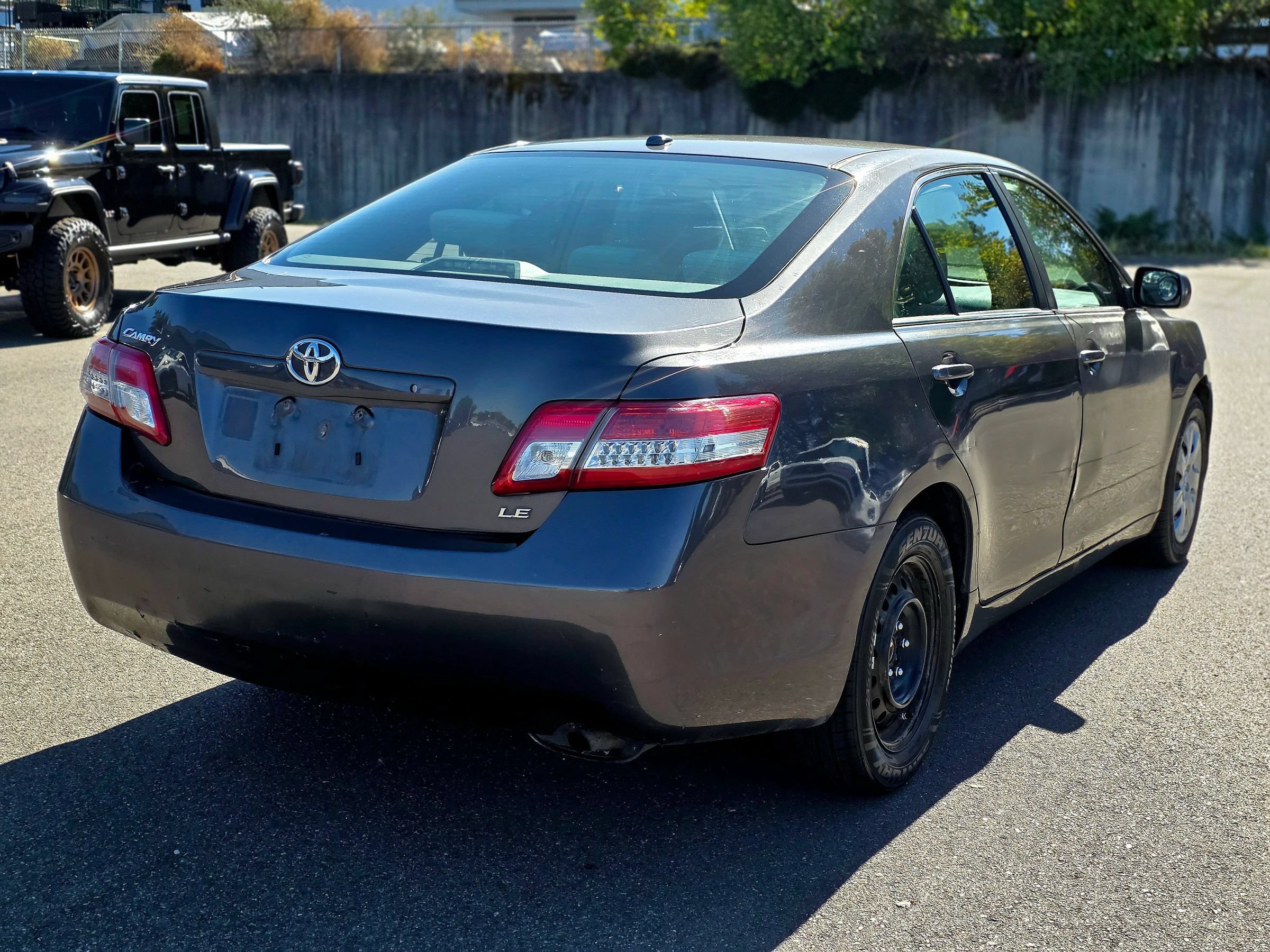 Used 2010 Toyota Camry LE FWD image 9