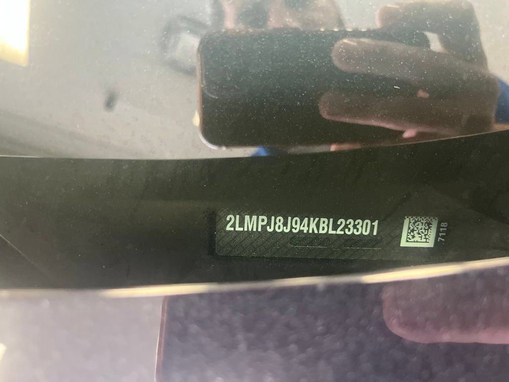 Used 2019 Lincoln Nautilus Premier AWD/4WD image 3
