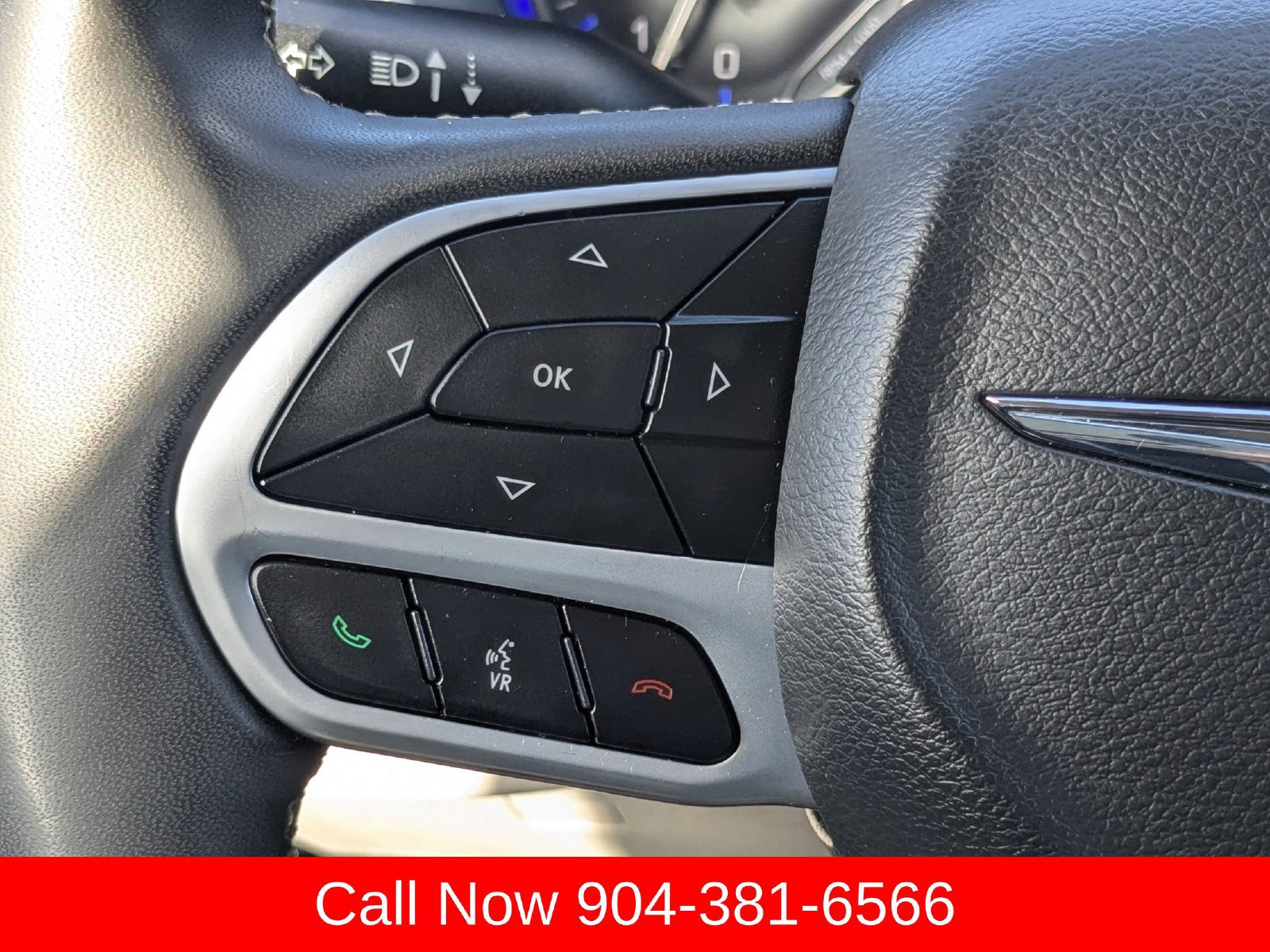 Used 2024 Chrysler Pacifica Limited FWD image 27