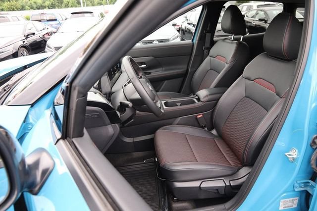 Certified 2025 Nissan Kicks SR FWD image 8