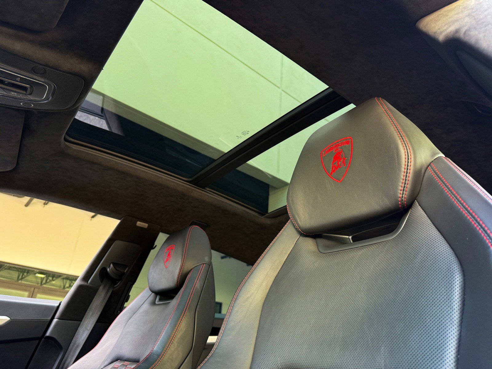 Used 2019 Lamborghini Urus AWD/4WD image 24