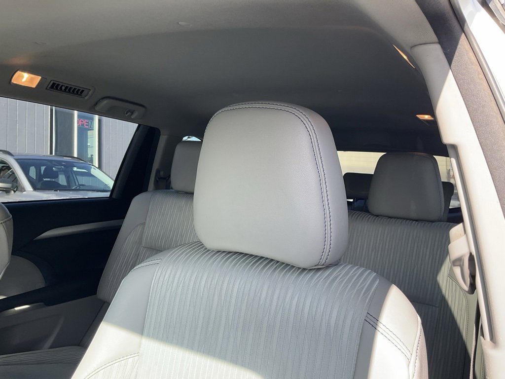 Used 2018 Toyota Highlander Plus image 18
