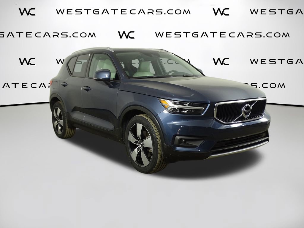 Used 2022 Volvo XC40 T5 Momentum w/ Premium Package