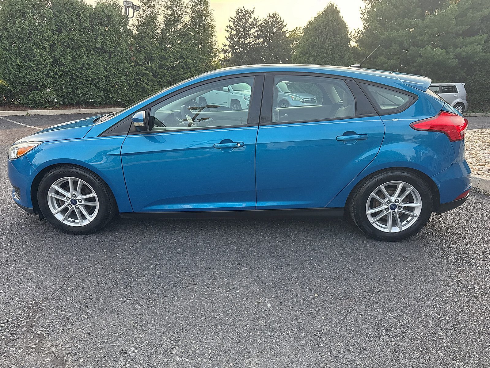 Used 2016 Ford Focus SE w/ SE Power Seat Package FWD image 10