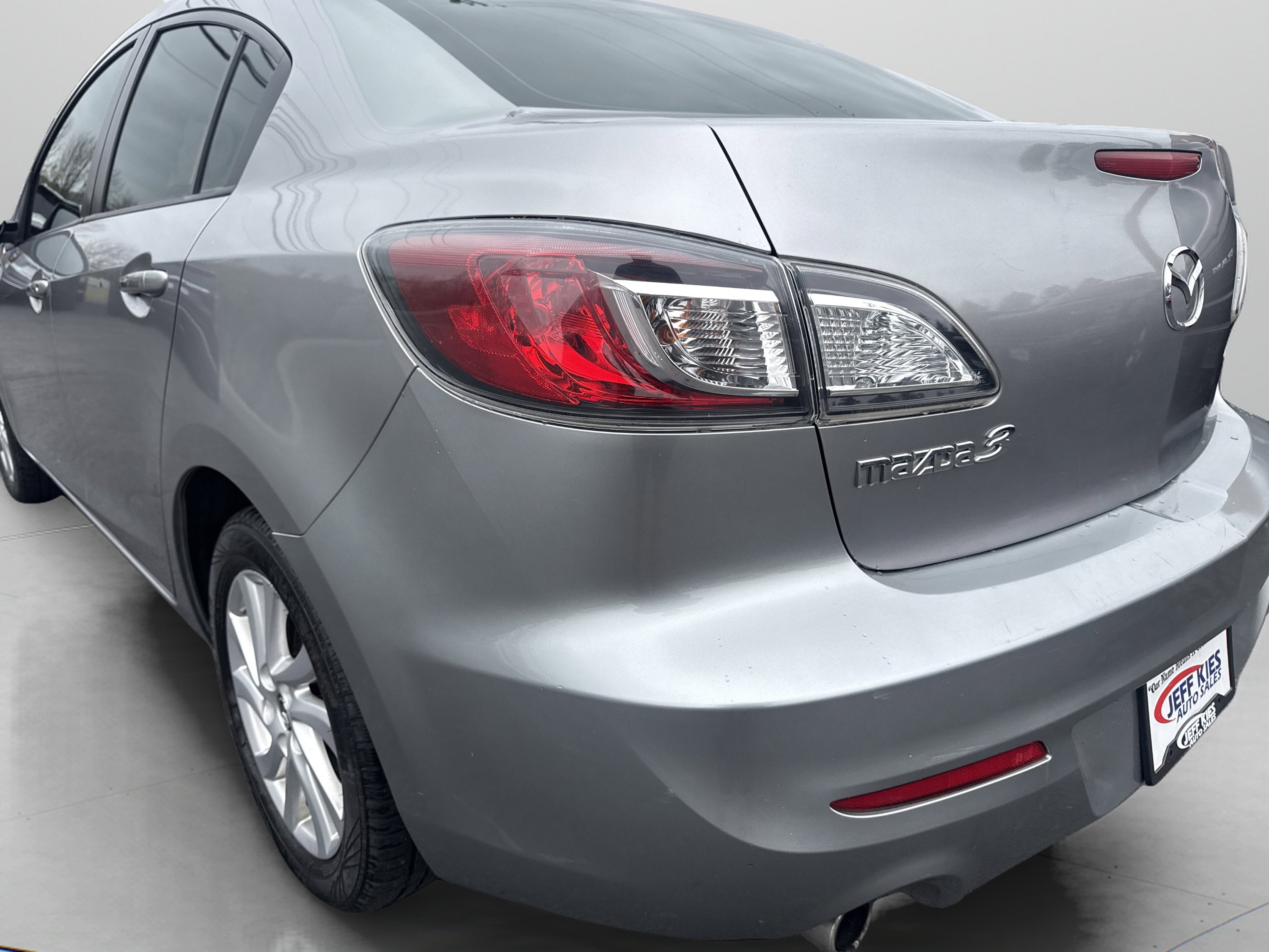Used 2013 MAZDA MAZDA3 i Touring FWD image 7