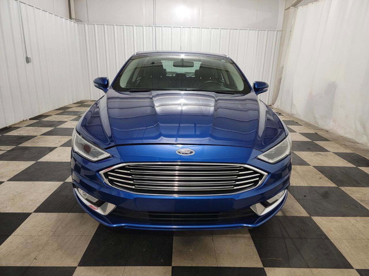 Used 2017 Ford Fusion SE w/ Fusion SE Technology Package FWD image 3