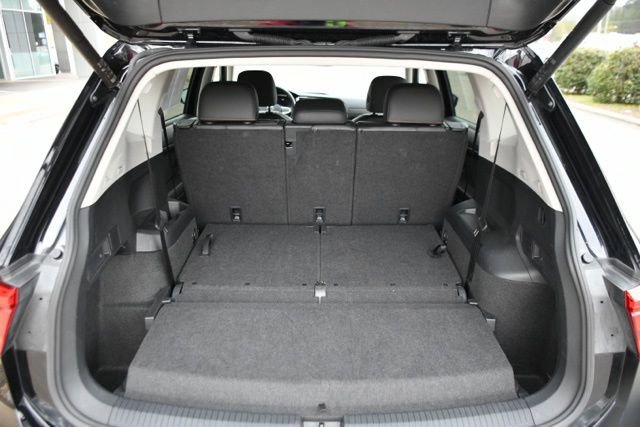 Used 2024 Volkswagen Tiguan SE image 10