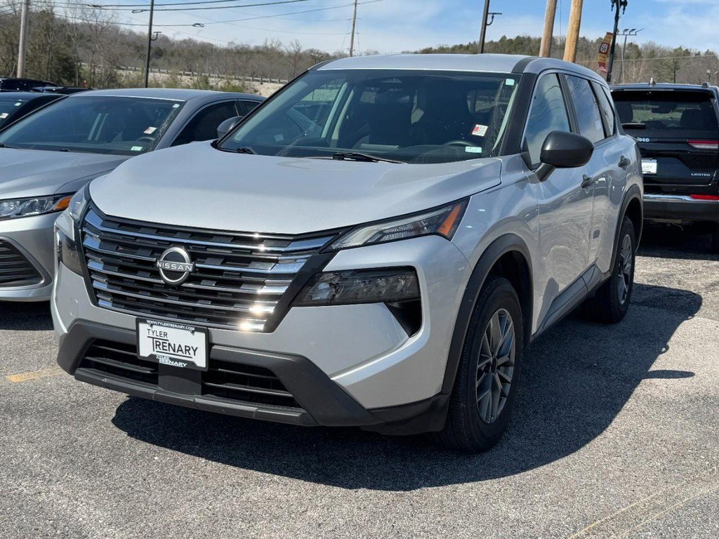 Used 2024 Nissan Rogue S FWD image 7