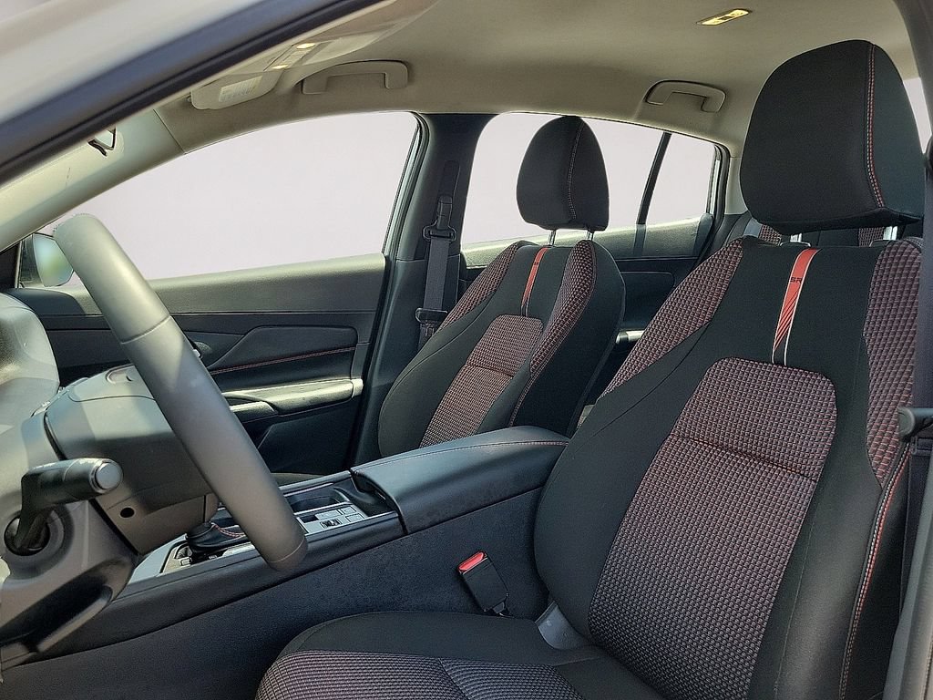 Used 2026 Nissan Sentra SR w/ Floor Mat Package FWD image 11