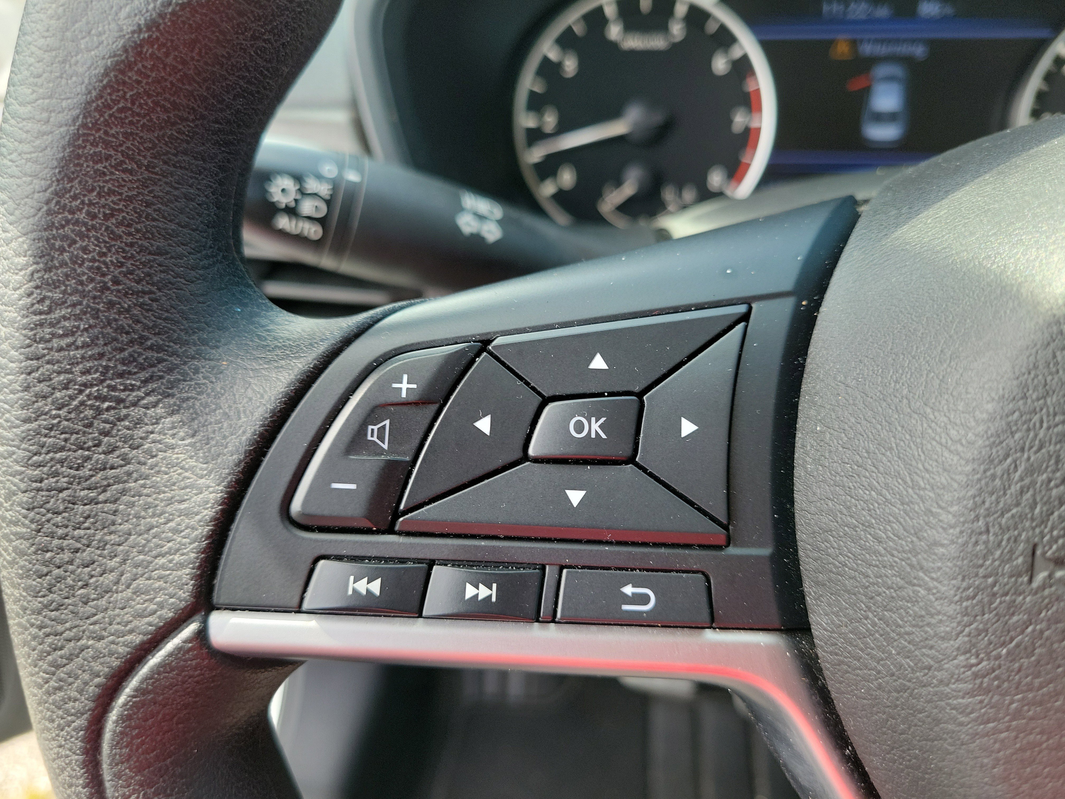 Used 2025 Nissan Altima 2.5 SV FWD image 24