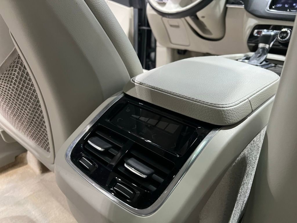 Used 2016 Volvo XC90 T6 Momentum image 33