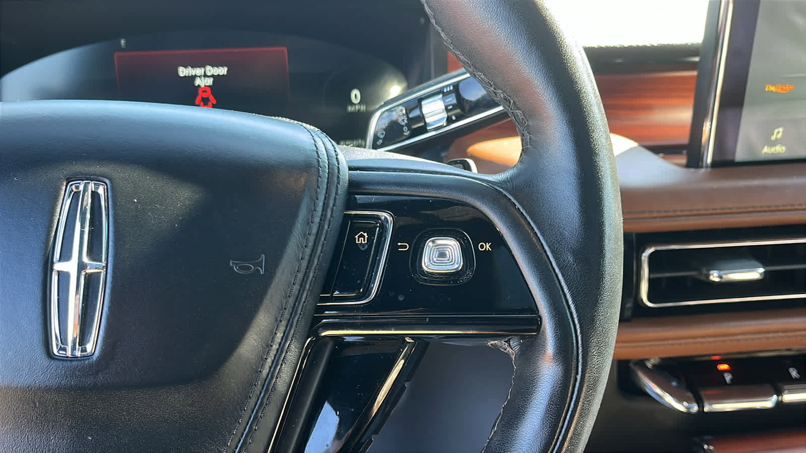 Used 2023 Lincoln Aviator Reserve w/ Equipment Group 201A image 13