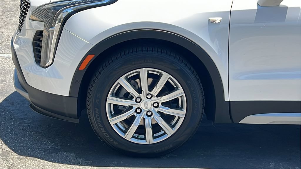Used 2022 Cadillac XT4 Premium Luxury w/ Enhanced Visibility Package FWD image 8