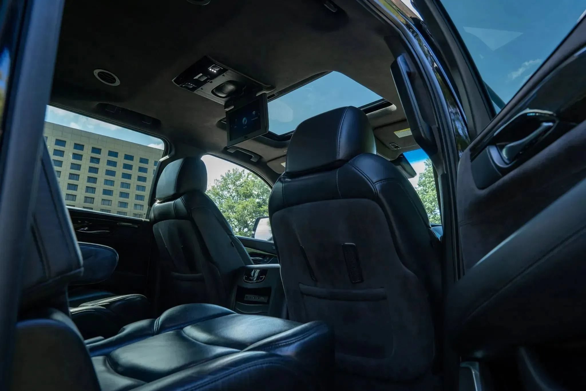 Used 2020 Cadillac Escalade ESV Platinum AWD/4WD image 19