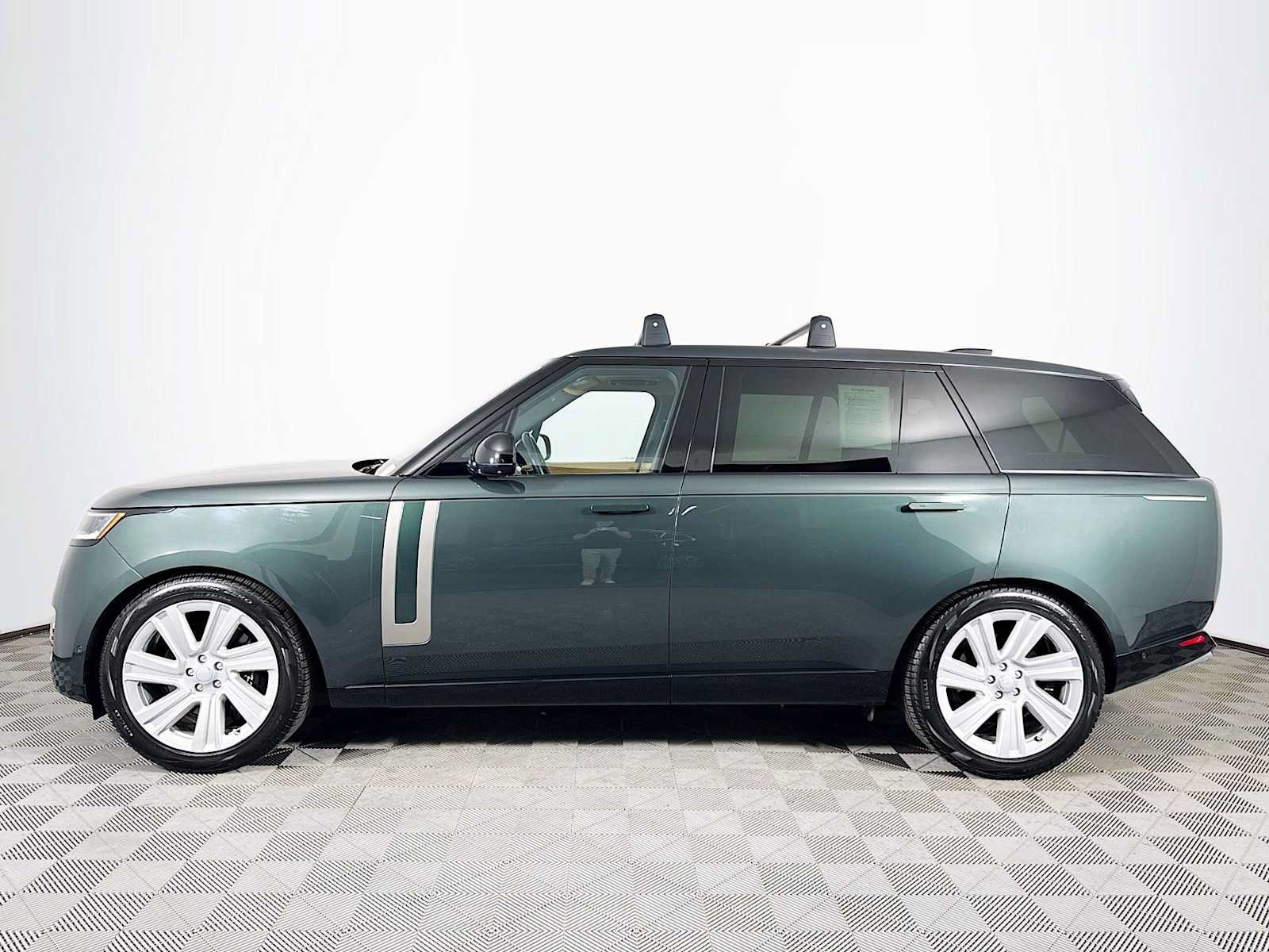 Used 2022 Land Rover Range Rover Long Wheelbase SE AWD/4WD image 8