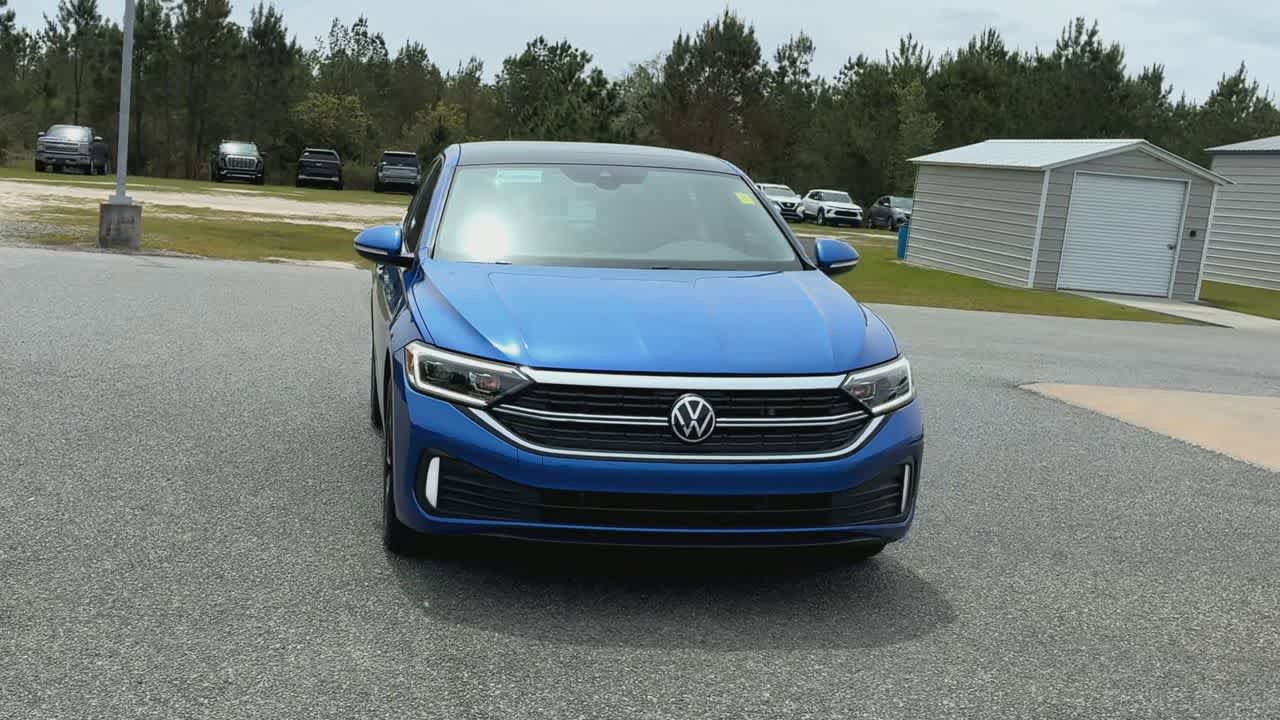 Used 2024 Volkswagen Jetta SEL image 3