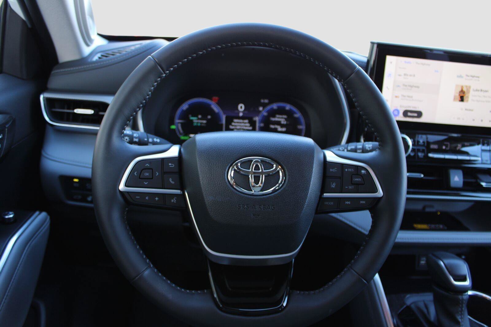 Used 2026 Toyota Highlander Platinum AWD/4WD image 30