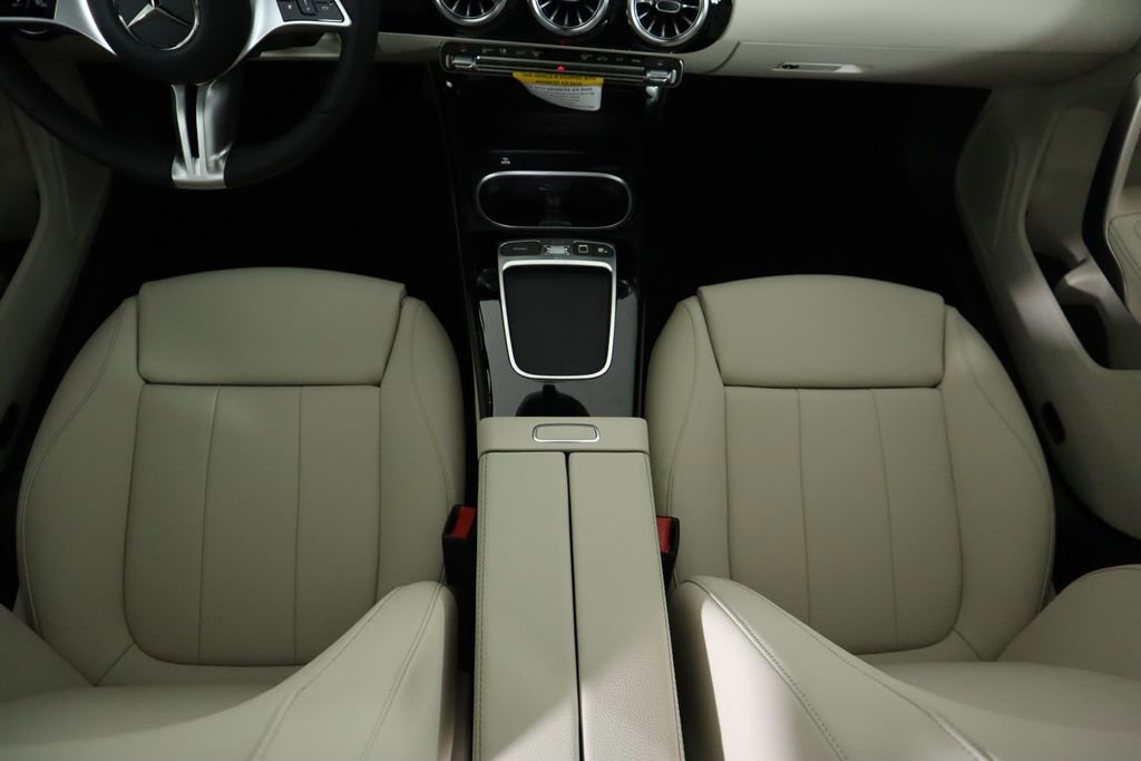 Used 2025 Mercedes-Benz CLA 250 image 17