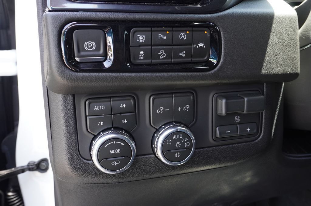 New 2026 GMC Yukon XL AT4 w/ Premium Trailering Package AWD/4WD image 18
