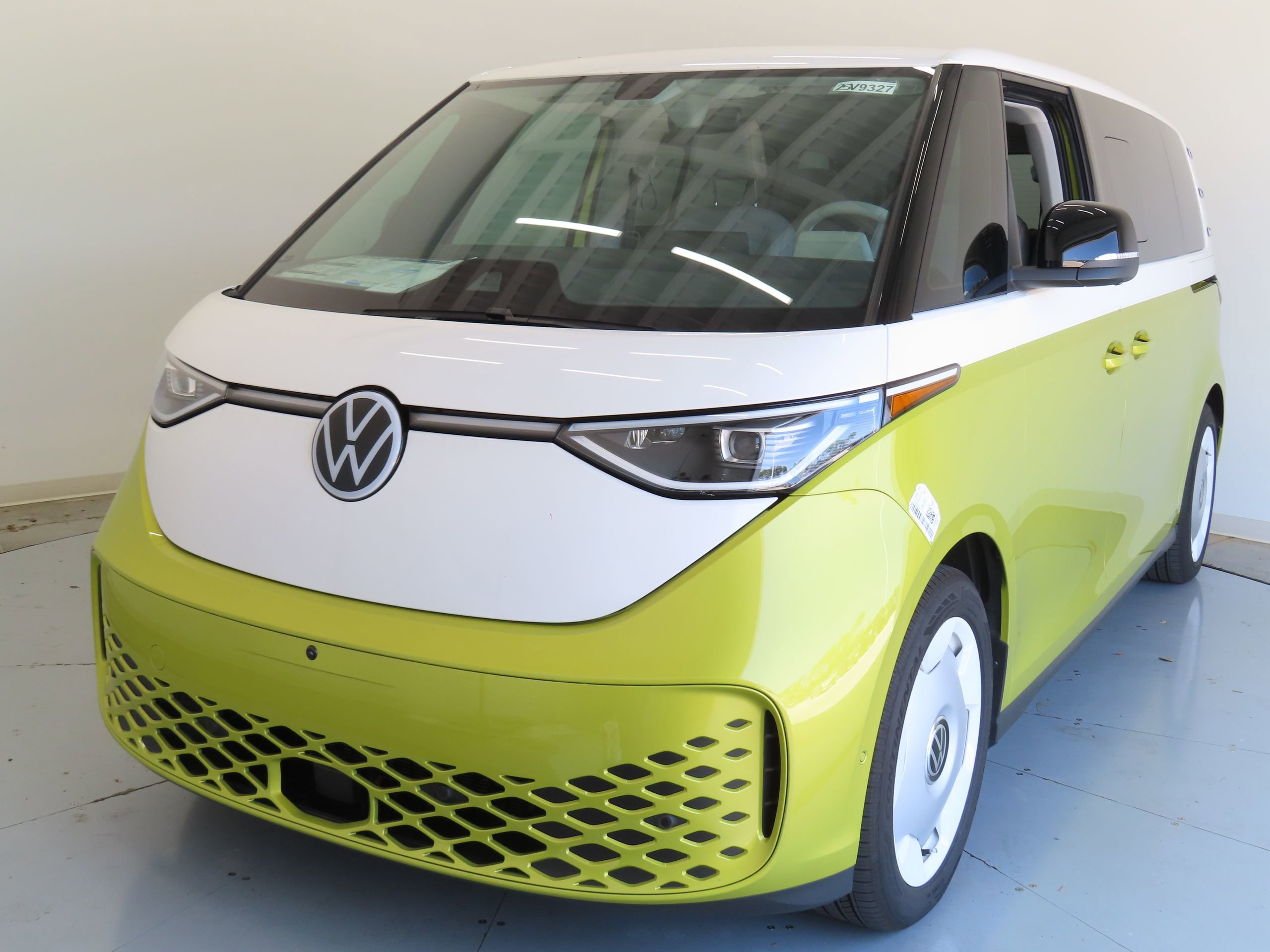 New 2025 Volkswagen ID. Buzz 1st Edition image 9