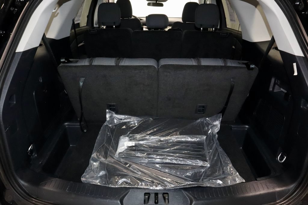 Used 2025 Ford Explorer Active AWD/4WD image 14