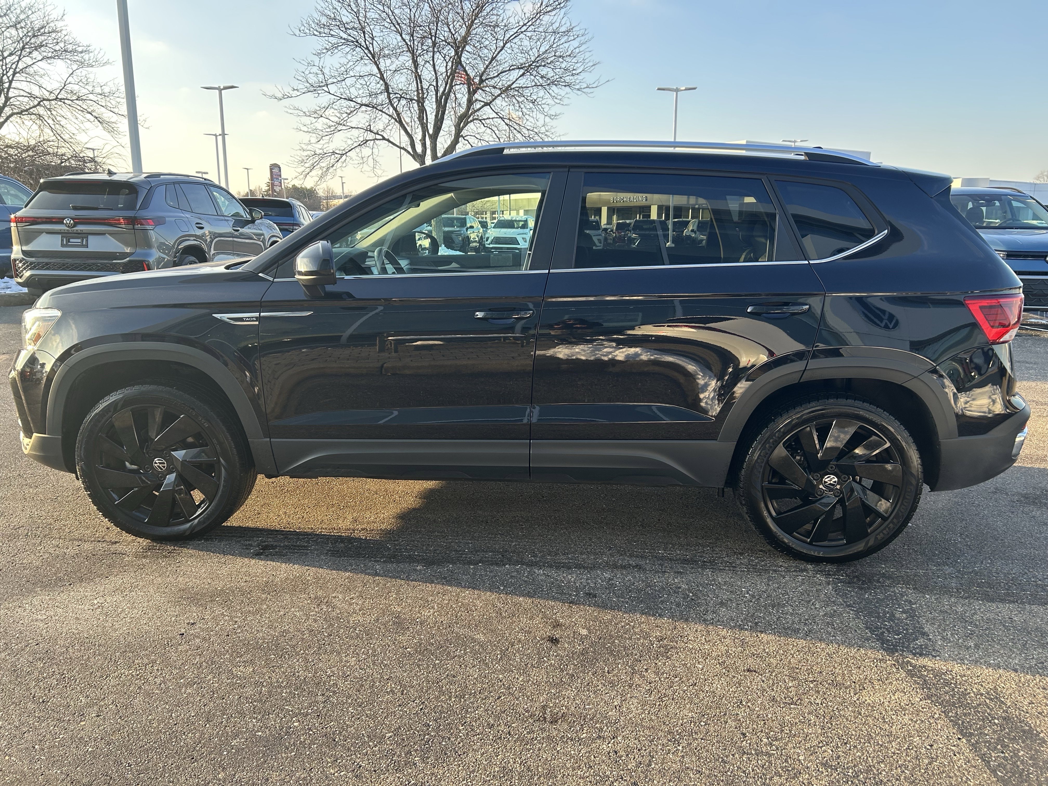 Certified 2024 Volkswagen Taos SE w/ Black Wheel Plus Package image 4