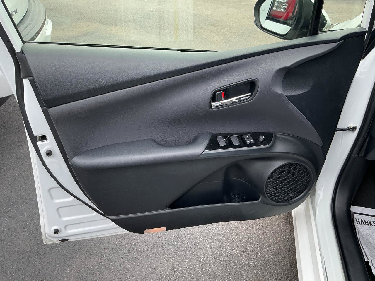 Used 2022 Toyota Prius LE FWD image 7