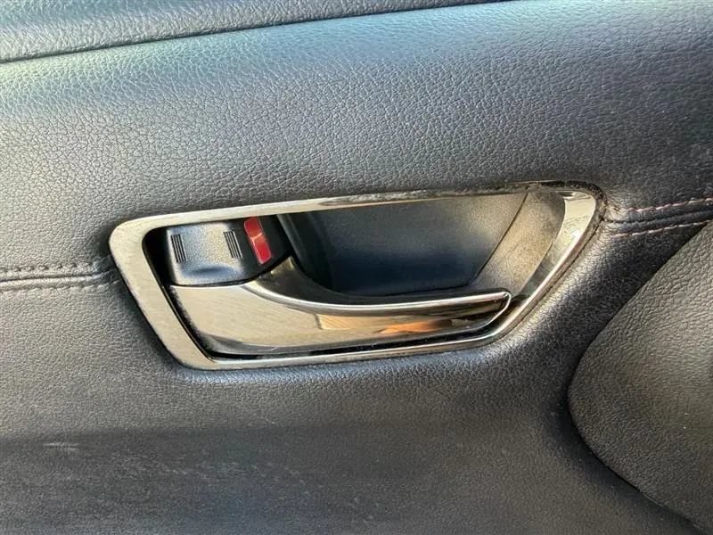 Used 2013 Toyota Avalon XLE Touring FWD image 41