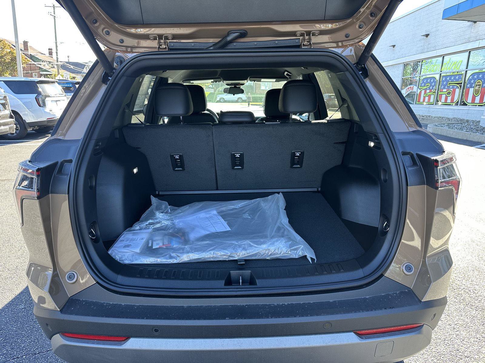 New 2027 Chevrolet Equinox LT w/ Convenience Package II AWD/4WD image 31