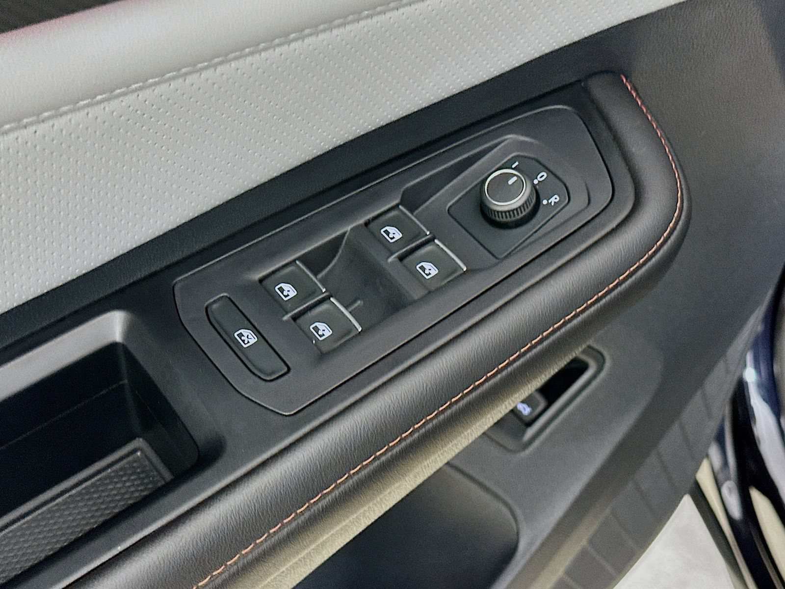 Certified 2024 Volkswagen Atlas Peak Edition SEL AWD/4WD image 18