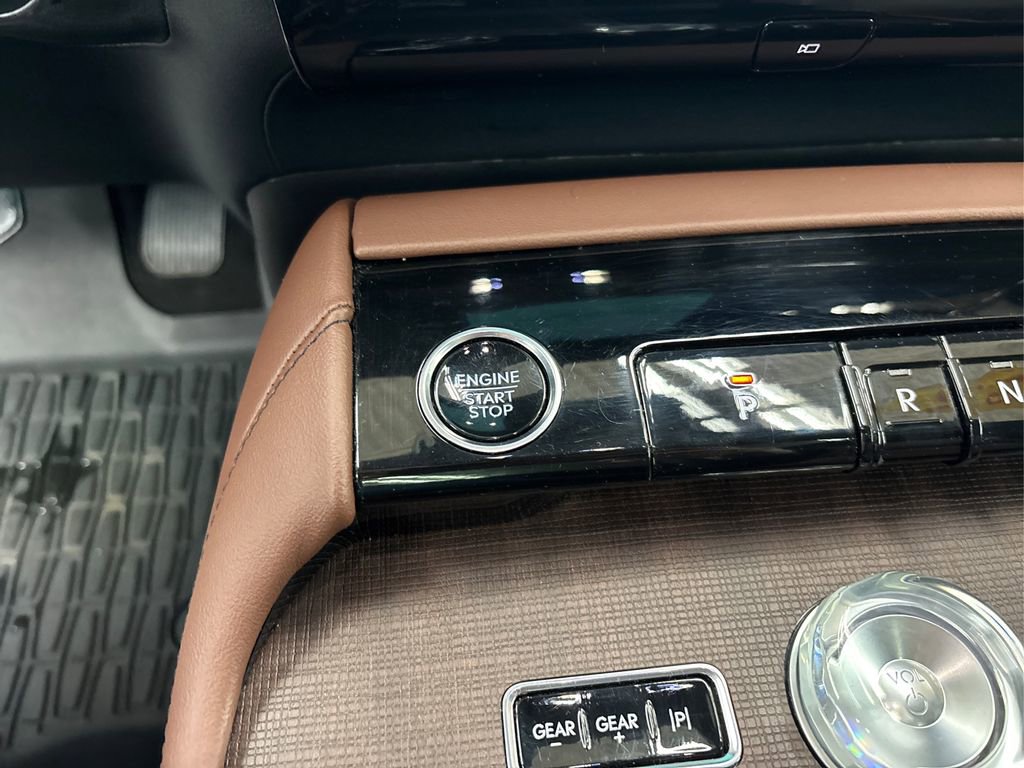 Used 2025 Lincoln Navigator L Reserve image 30