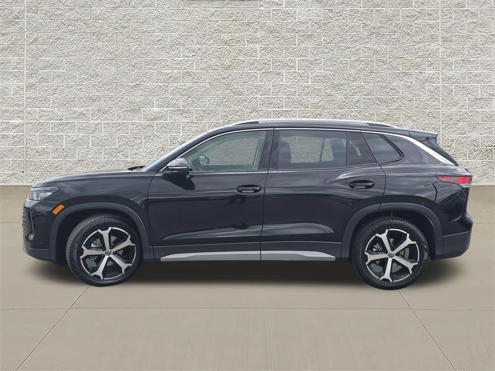 New 2026 Volkswagen Tiguan SE FWD image 4
