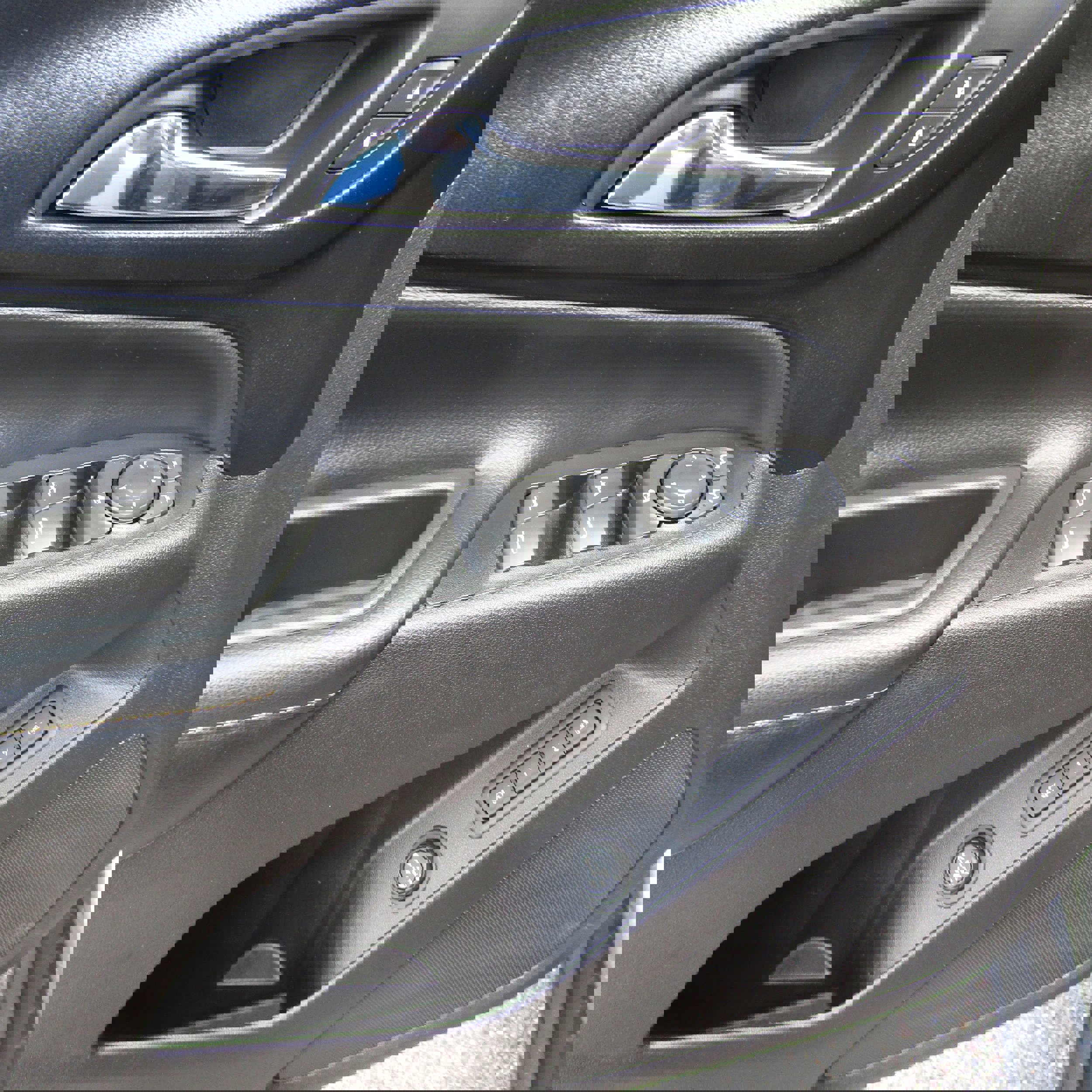 Used 2018 Chevrolet Equinox Premier image 18