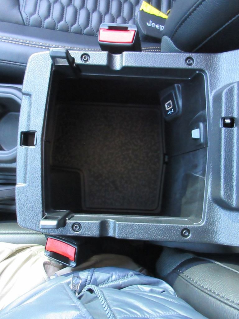 Used 2025 Jeep Wrangler Sport S image 29