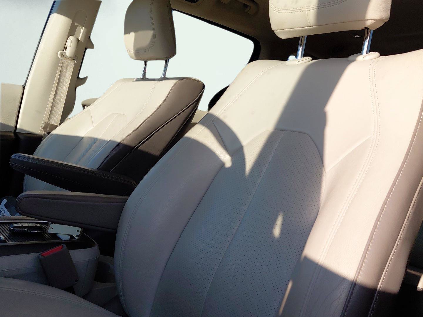 Used 2017 Chrysler Pacifica Touring-L Plus w/ Advanced Safetytec Group FWD image 10