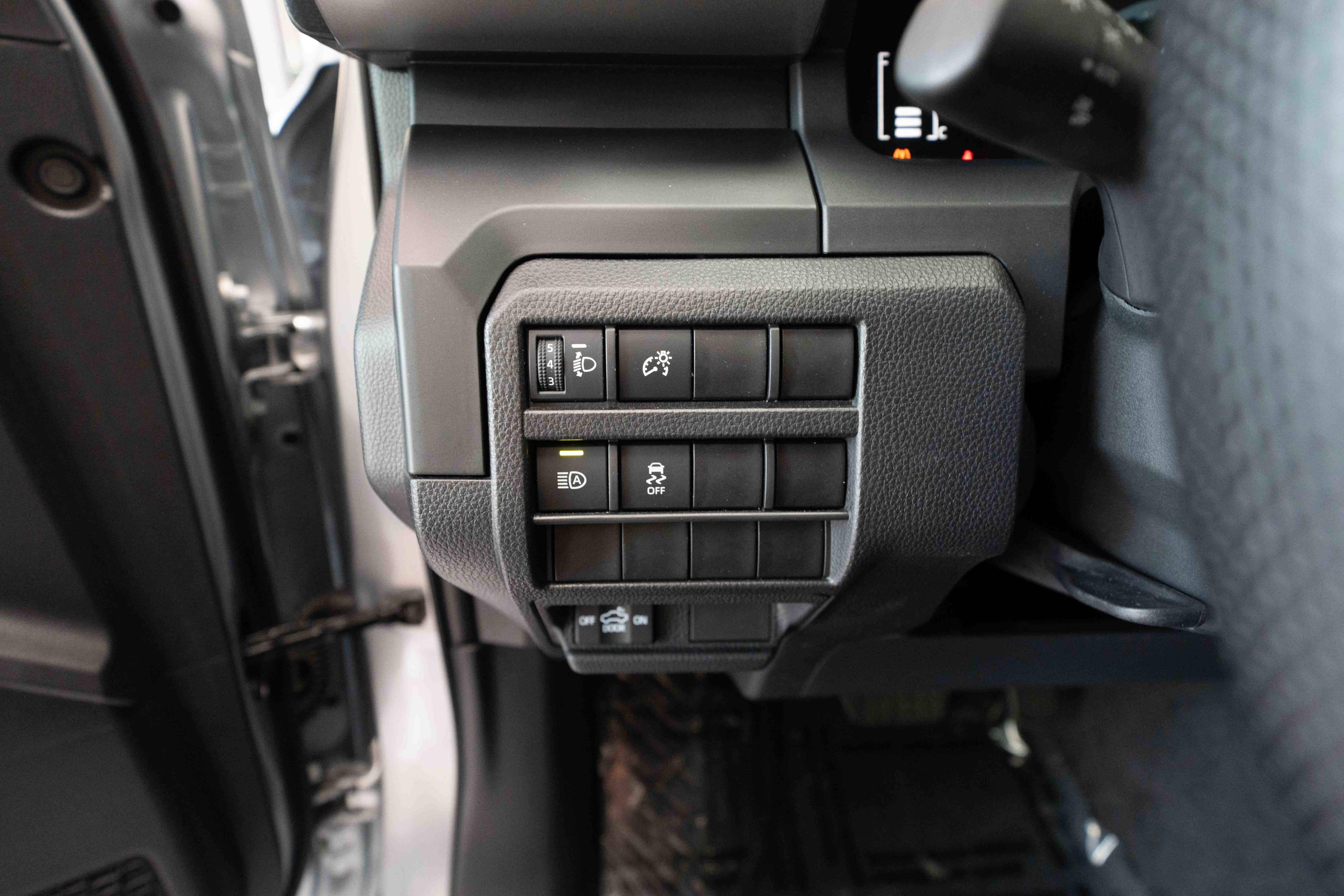 Used 2025 Toyota Tacoma SR w/ SR Upgrade Package AWD/4WD image 11