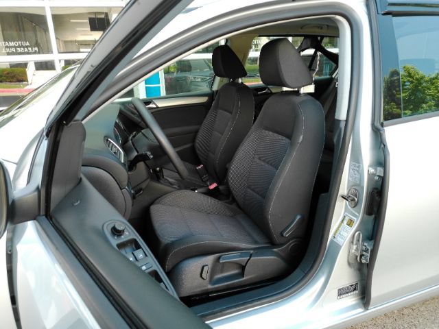 Used 2012 Volkswagen Golf 4-Door FWD image 6