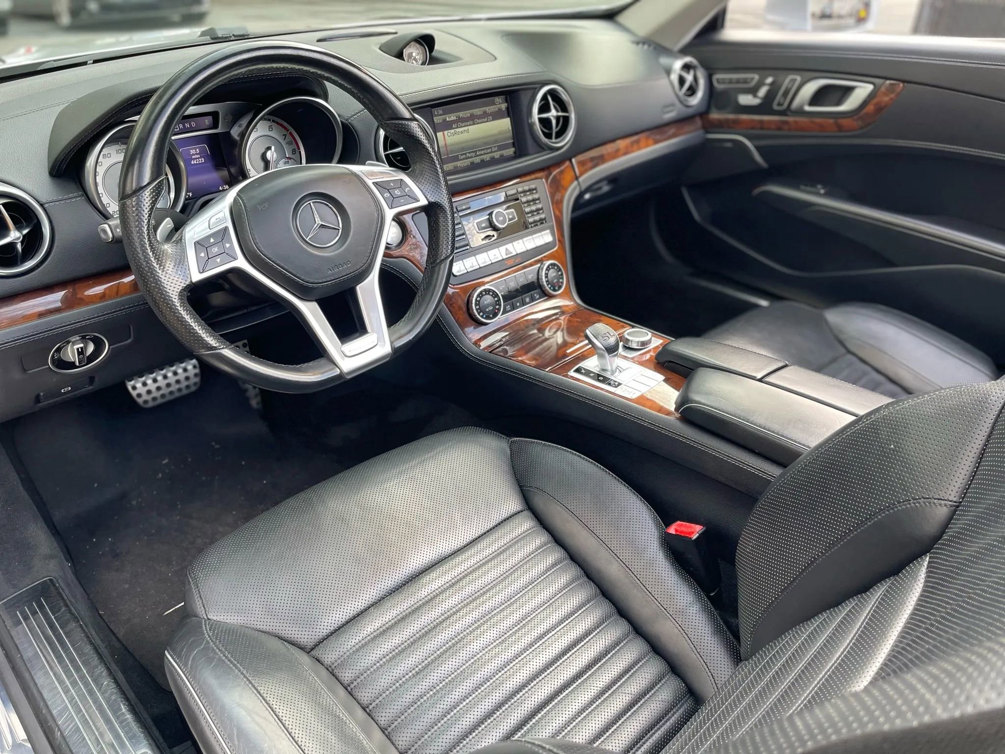 Used 2016 Mercedes-Benz SL 550 w/ Driver Assistance Package image 20