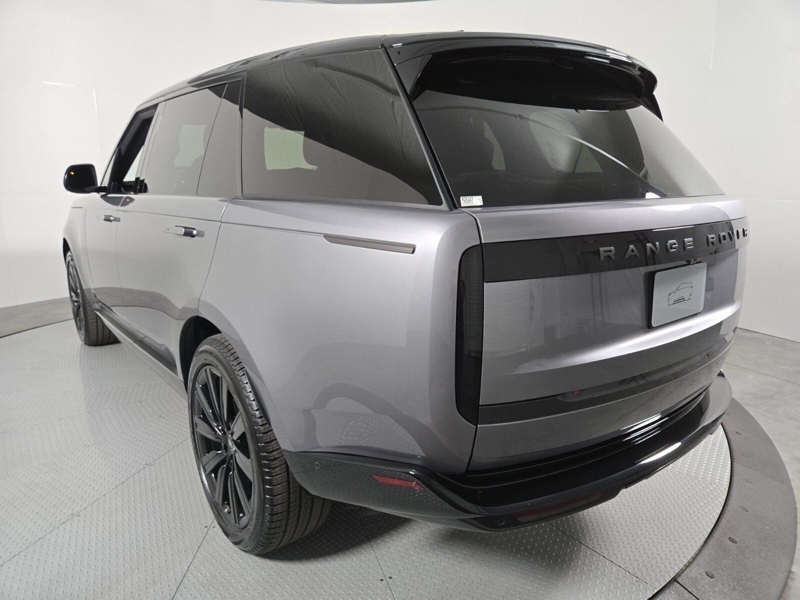 New 2025 Land Rover Range Rover Long Wheelbase SE image 15