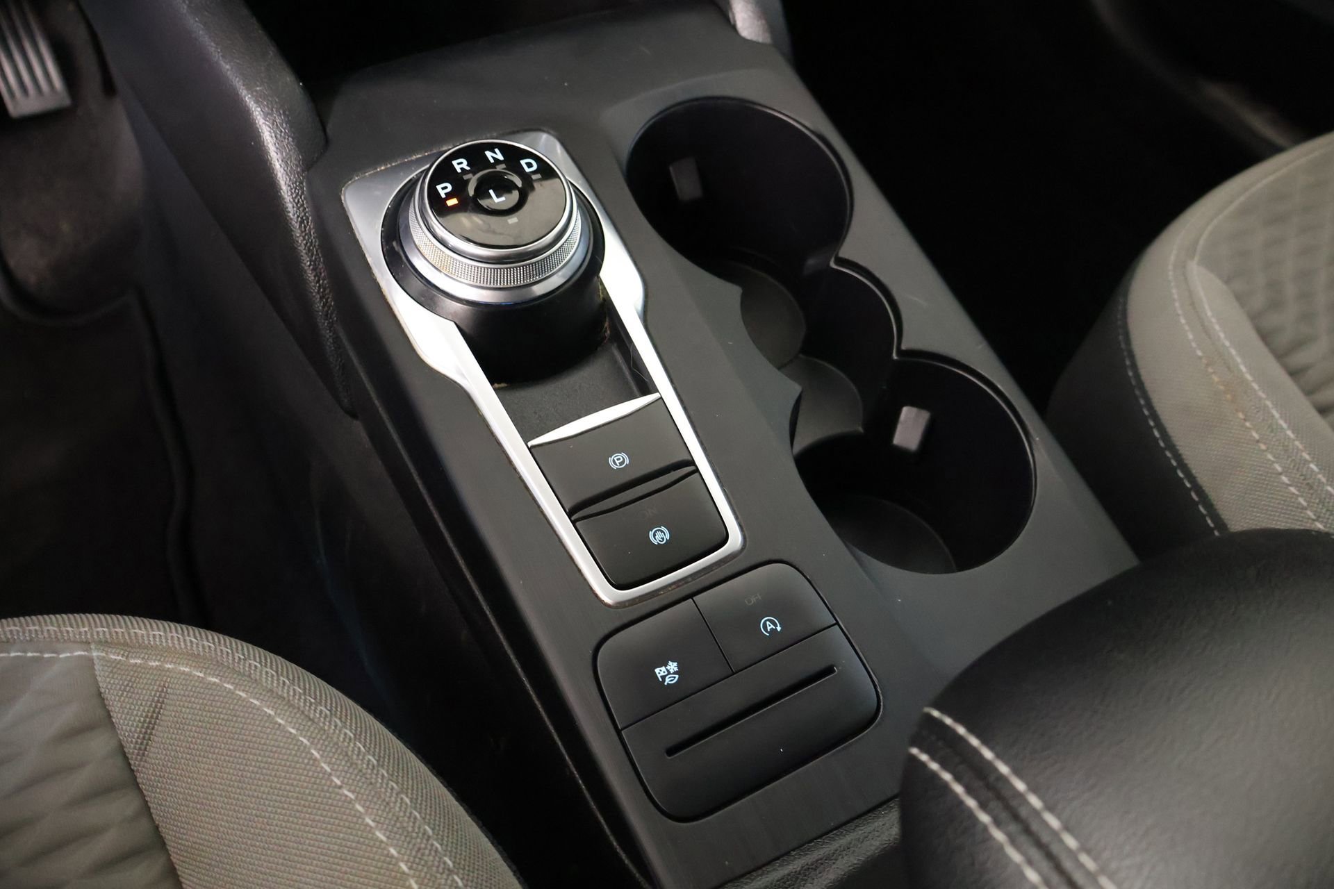 Used 2021 Ford Escape SE w/ SE Sport Appearance Package image 8