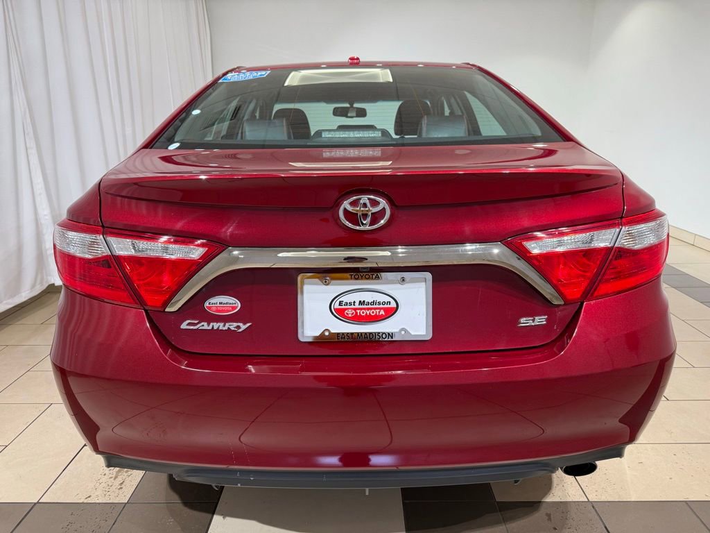 Used 2017 Toyota Camry SE image 3