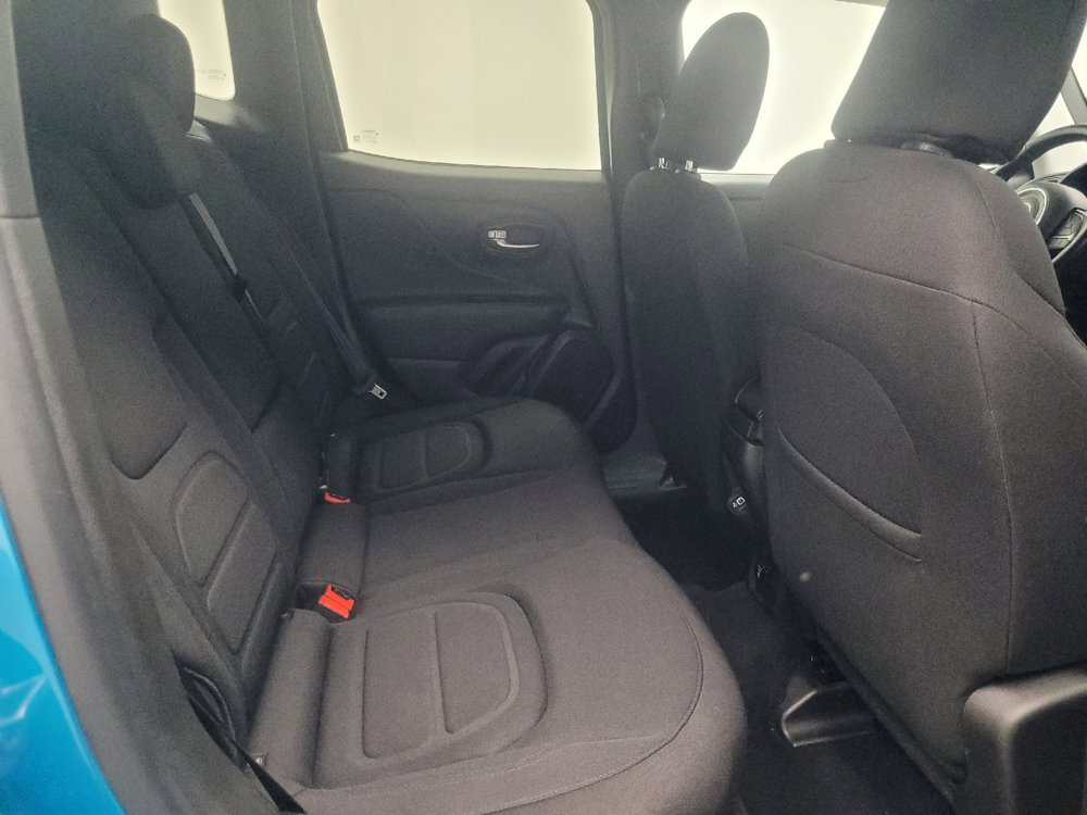 Used 2022 Jeep Renegade Latitude w/ Convenience Group AWD/4WD image 19